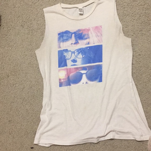 White tank top with cute sunglasses design - Picture 1 of 6
